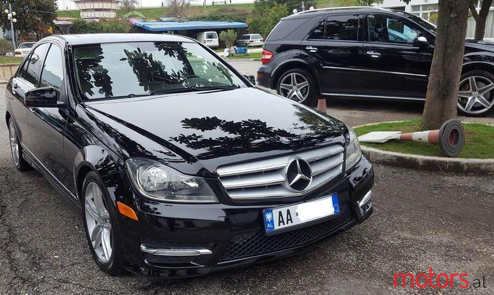 2012' Mercedes-Benz C 300 photo #1