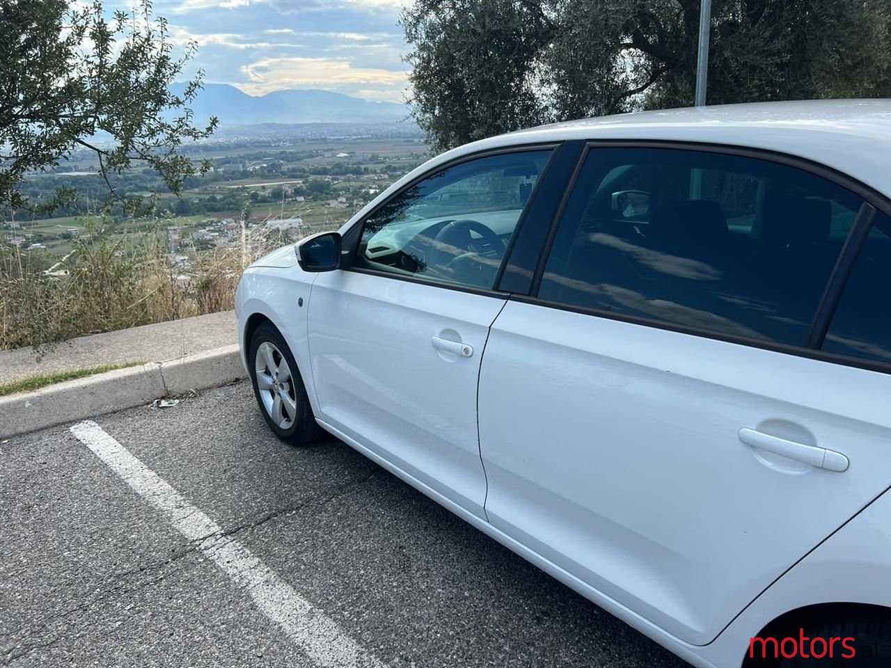 2013' Skoda Rapid photo #2