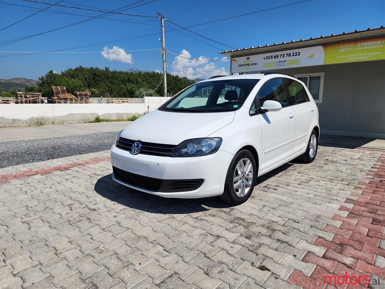 2010' Volkswagen Golf Plus photo #1