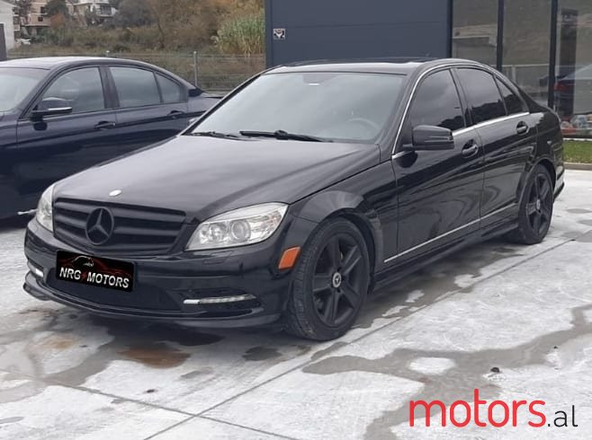 2011' Mercedes-Benz C-Class photo #2