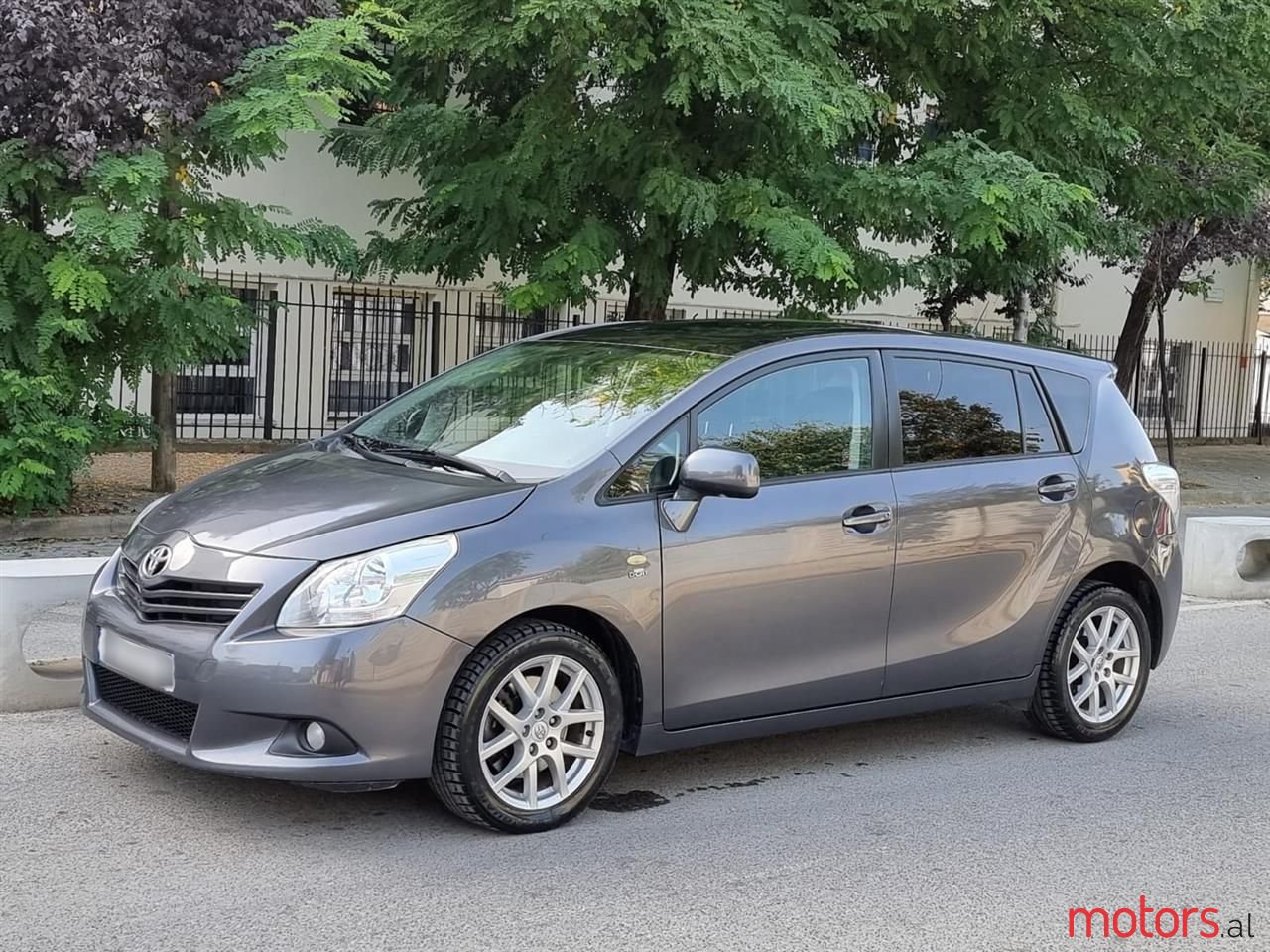 2010' Toyota Verso photo #2