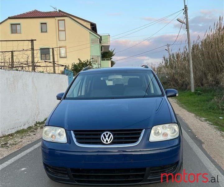 2004' Volkswagen Touran photo #4