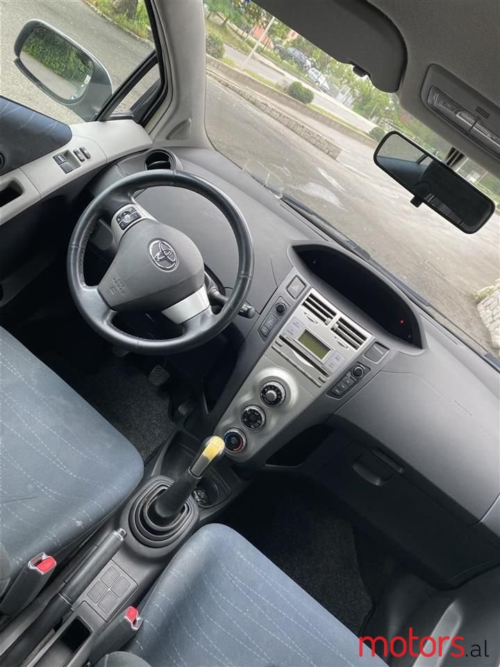 2006' Toyota Yaris photo #2
