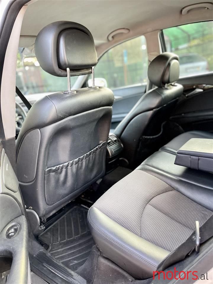 2008' Mercedes-Benz E 200 photo #3