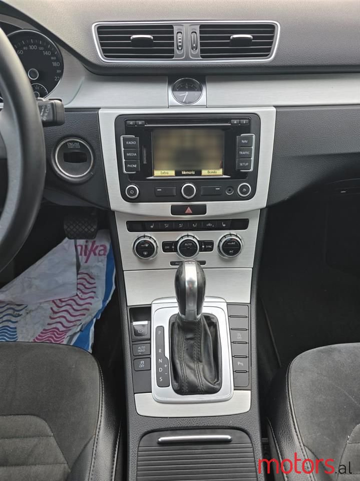 2014' Volkswagen Passat photo #5