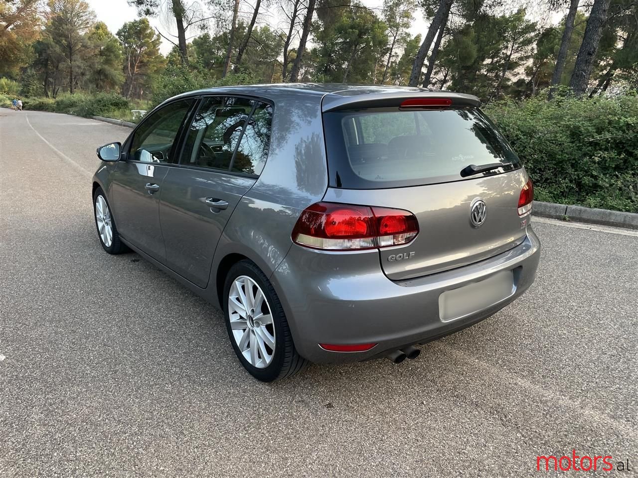 2009' Volkswagen Golf photo #2