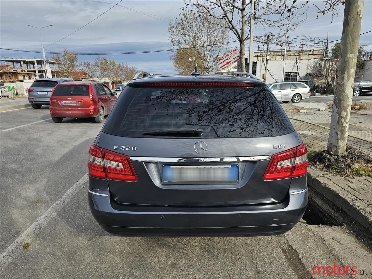 2011' Mercedes-Benz E 220 photo #3