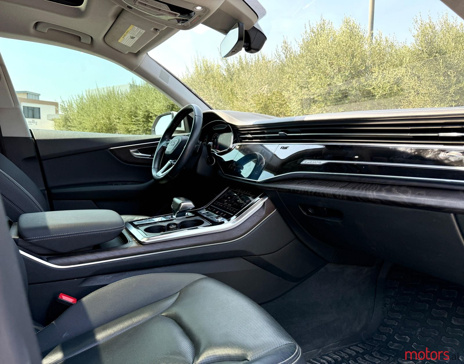 2020' Audi Q8 photo #3