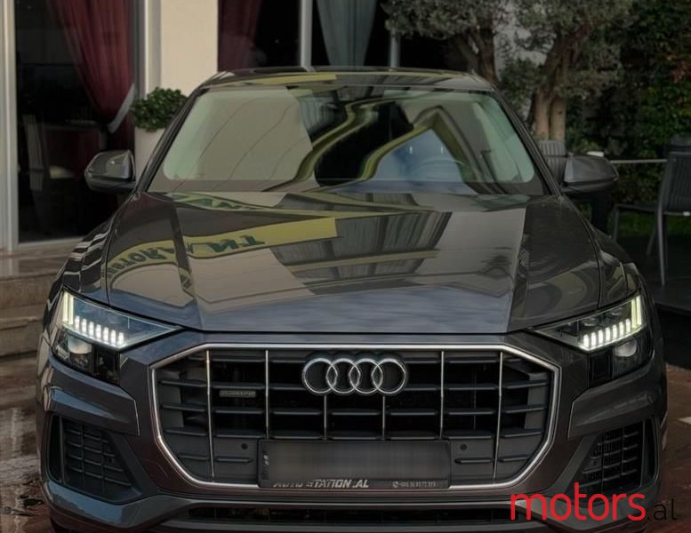 2019' Audi Q8 photo #5