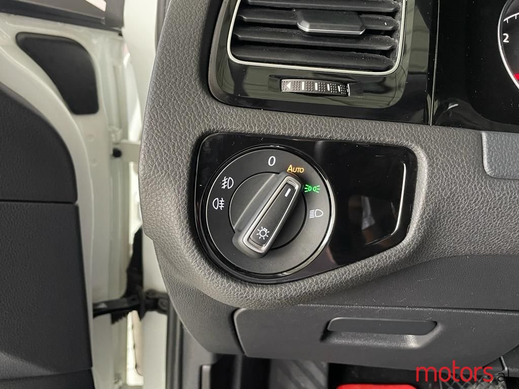 2015' Volkswagen Golf photo #2