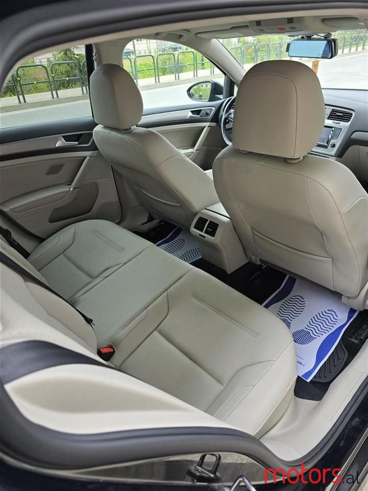 2015' Volkswagen Golf photo #6