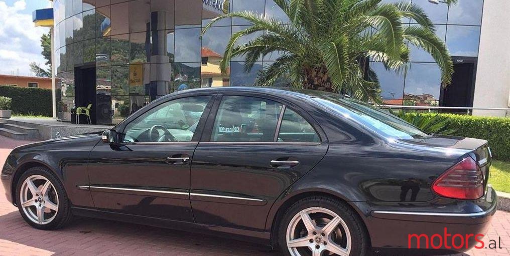 2005' Mercedes-Benz E 220 photo #1