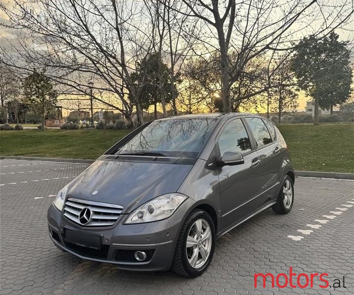 2009' Mercedes-Benz A 200 photo #2