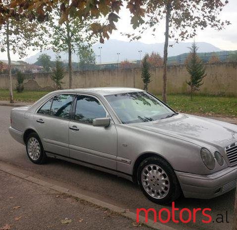 2000' Mercedes-Benz E-Class photo #2