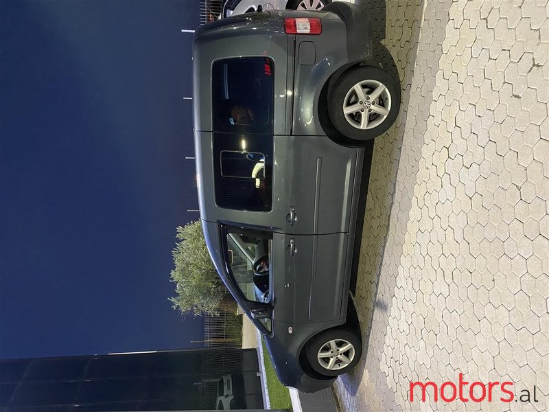 2010' Volkswagen Caddy photo #2