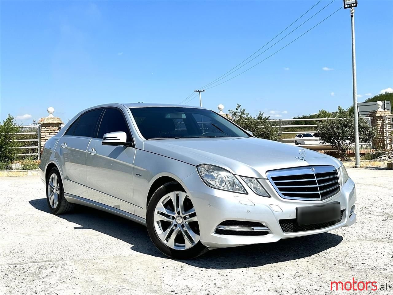 2012' Mercedes-Benz E 220 photo #1