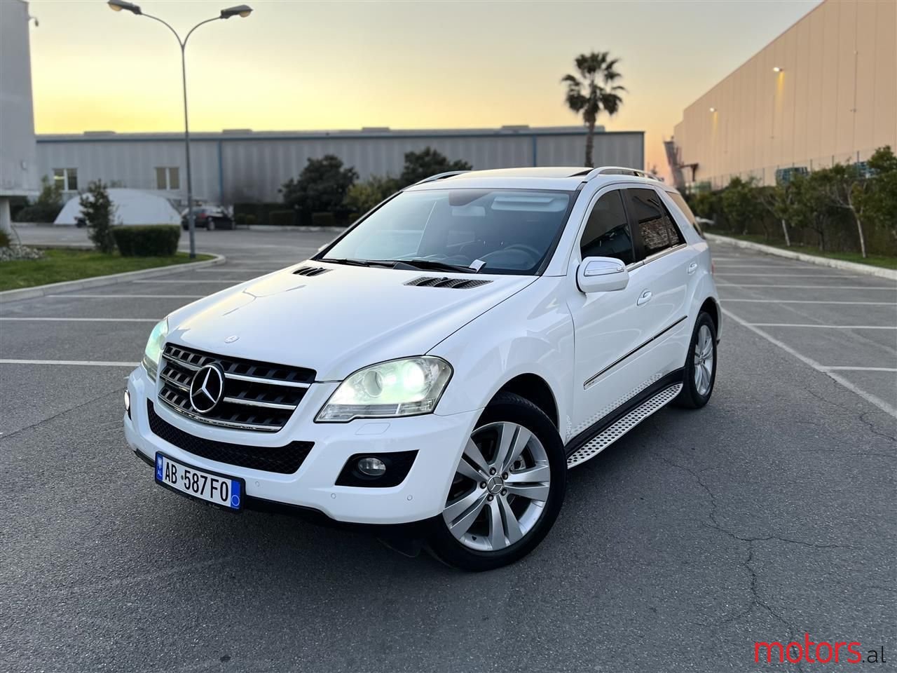 2010' Mercedes-Benz ML 350 photo #1