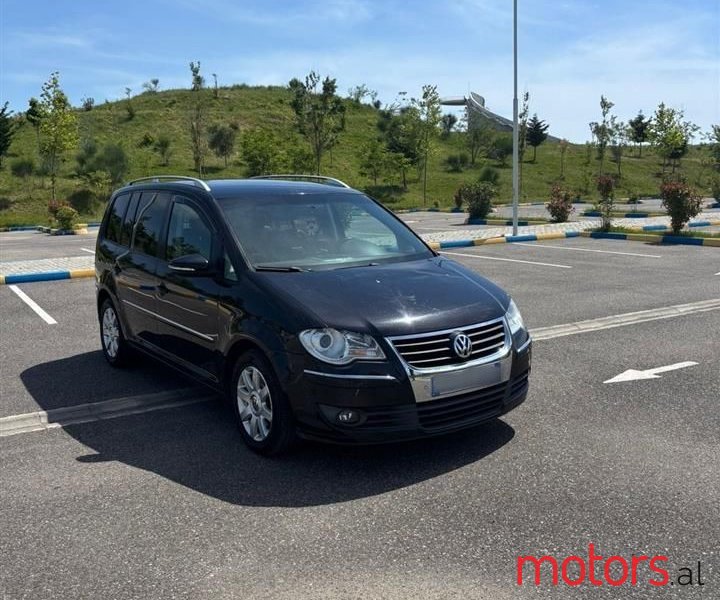 2010' Volkswagen Touran photo #4