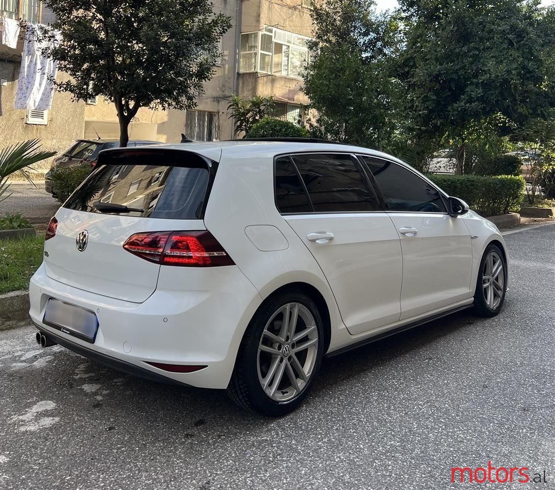 2015' Volkswagen Golf photo #4