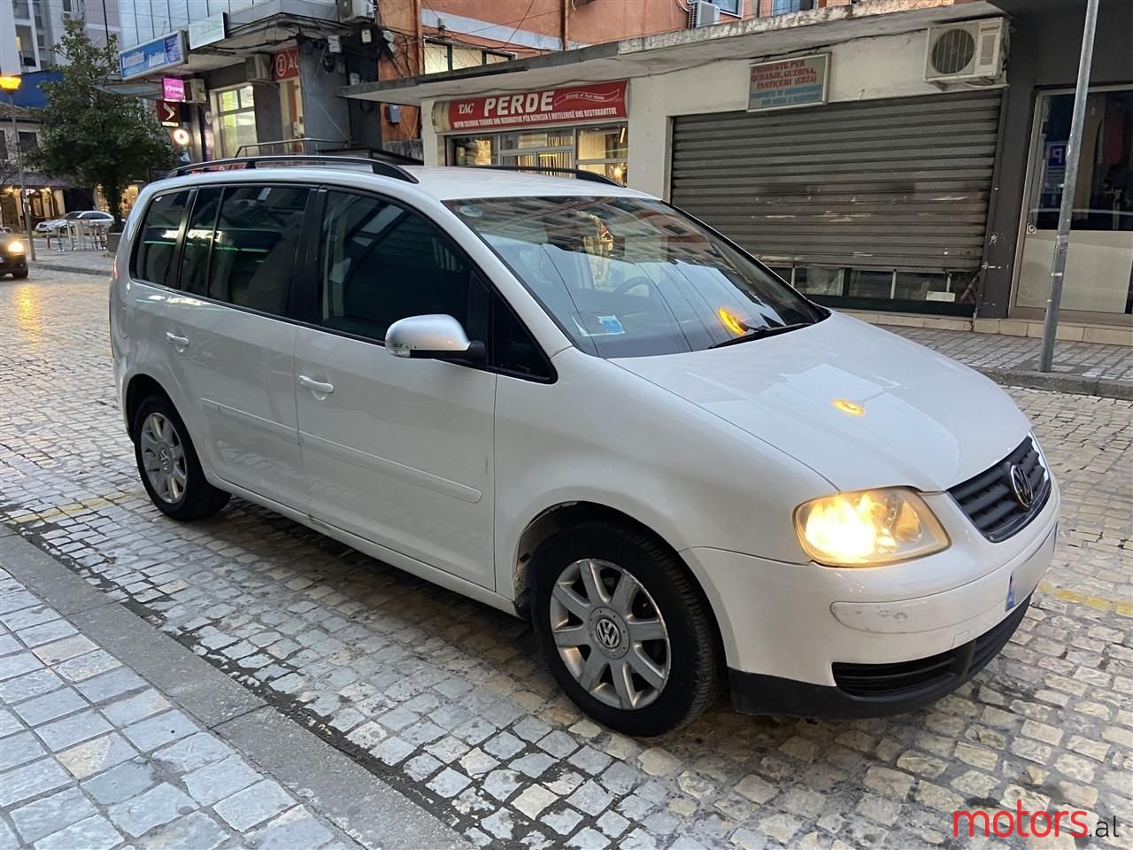 2005' Volkswagen Touran photo #3