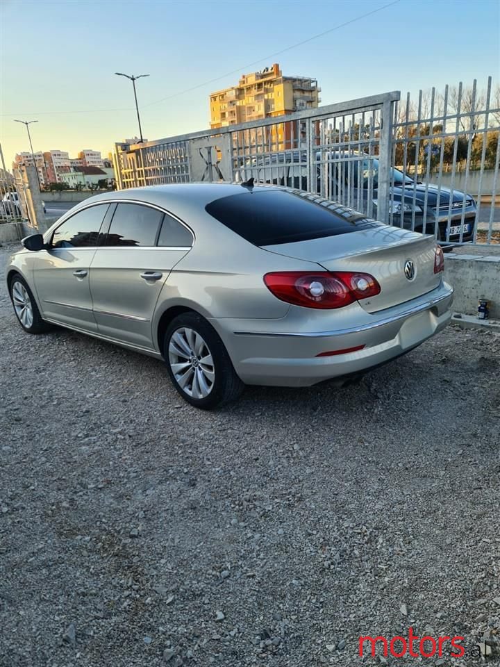 2011' Volkswagen Passat photo #2