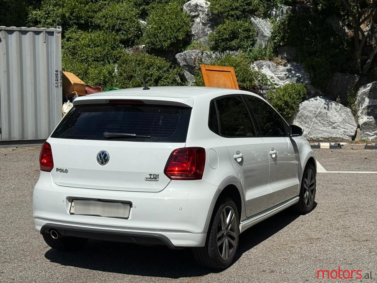 2015' Volkswagen Polo photo #2
