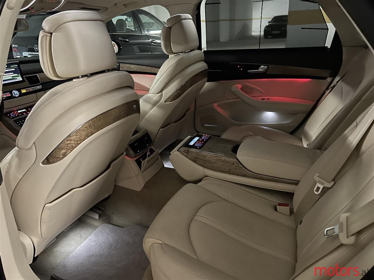 2012' Audi A8 photo #6