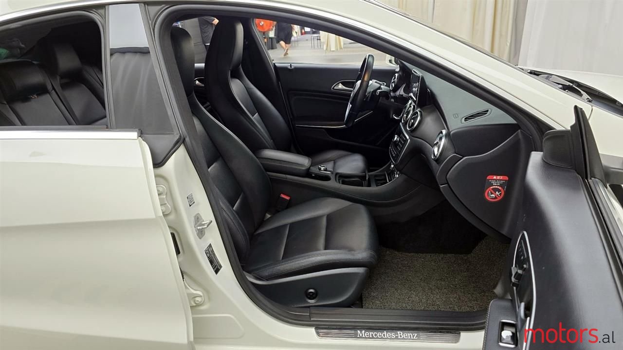 2014' Mercedes-Benz CLA 180 photo #2