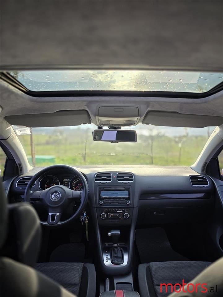 2010' Volkswagen Golf photo #4