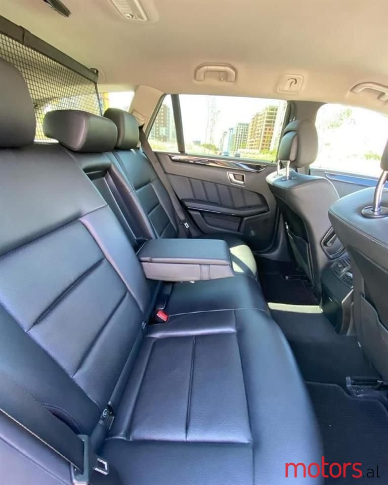 2012' Mercedes-Benz E 220 photo #6