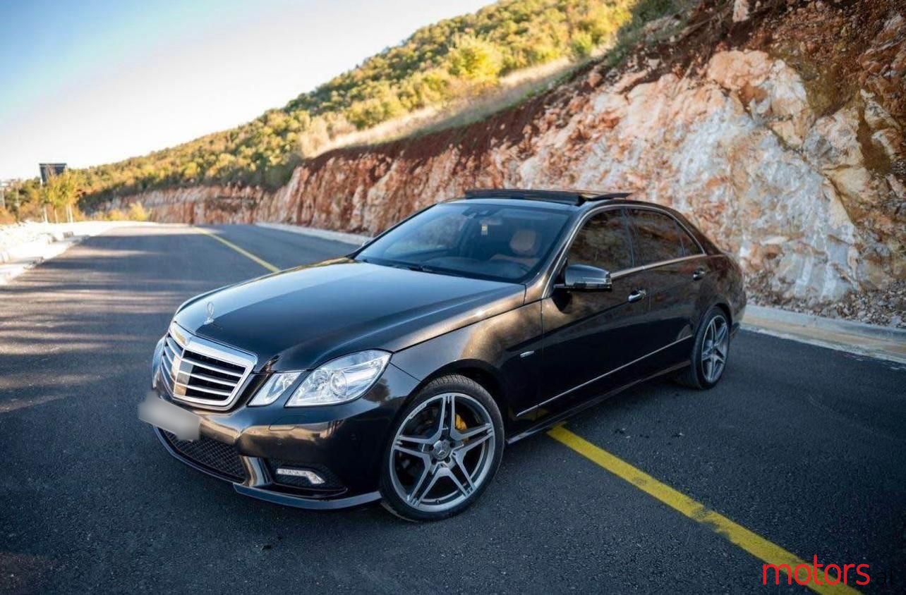 2011' Mercedes-Benz E 350 photo #1