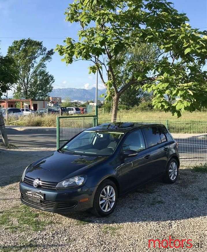 2011' Volkswagen Golf photo #1