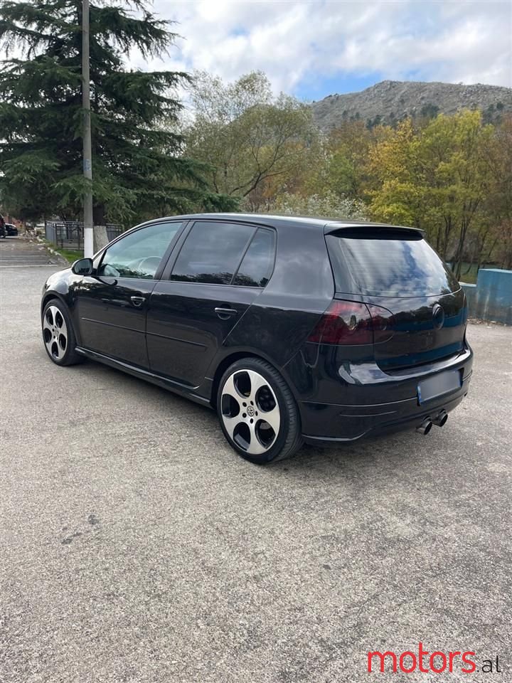 2004' Volkswagen Golf photo #4