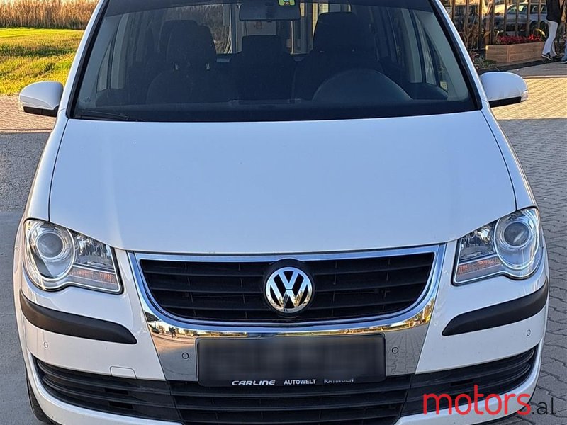 2009' Volkswagen Touran photo #5