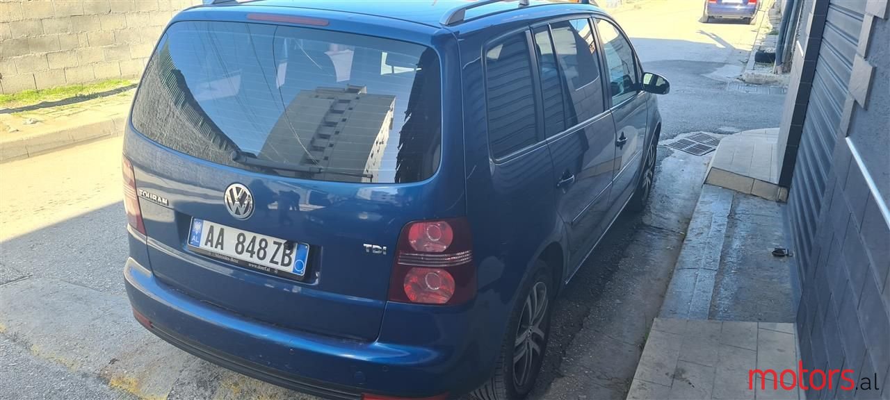 2007' Volkswagen Touran photo #4