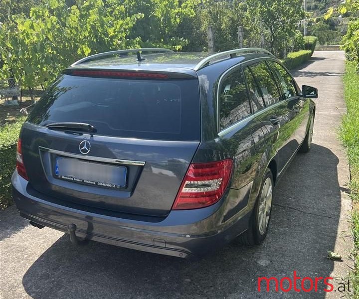 2009' Mercedes-Benz 200 photo #2
