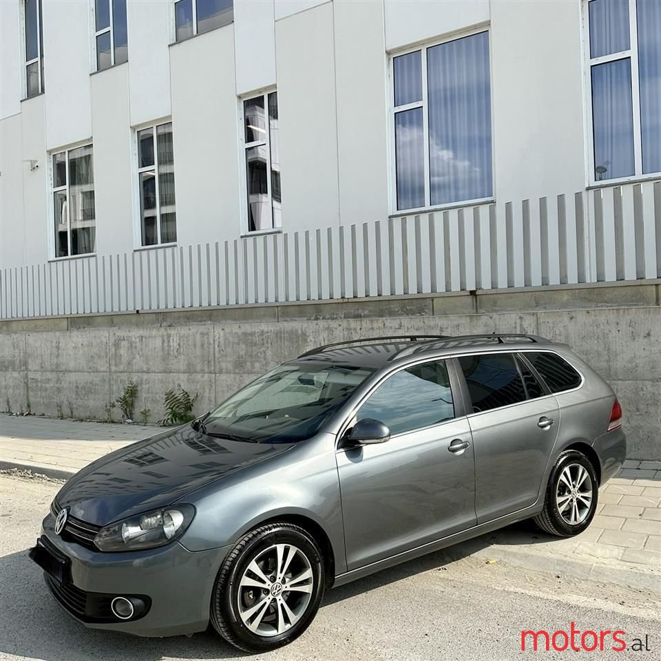 2010' Volkswagen Golf photo #2