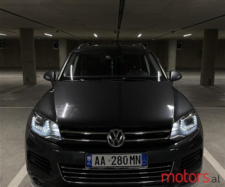 2014' Volkswagen Touareg photo #5