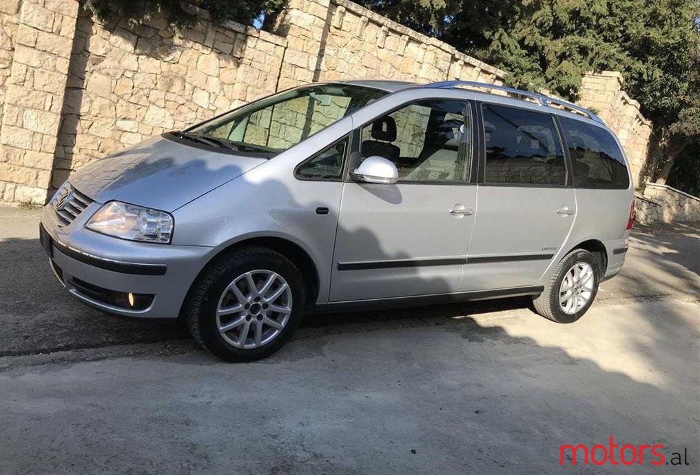 2009' Volkswagen Sharan photo #1