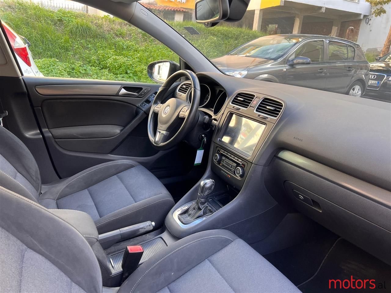 2011' Volkswagen Golf photo #5