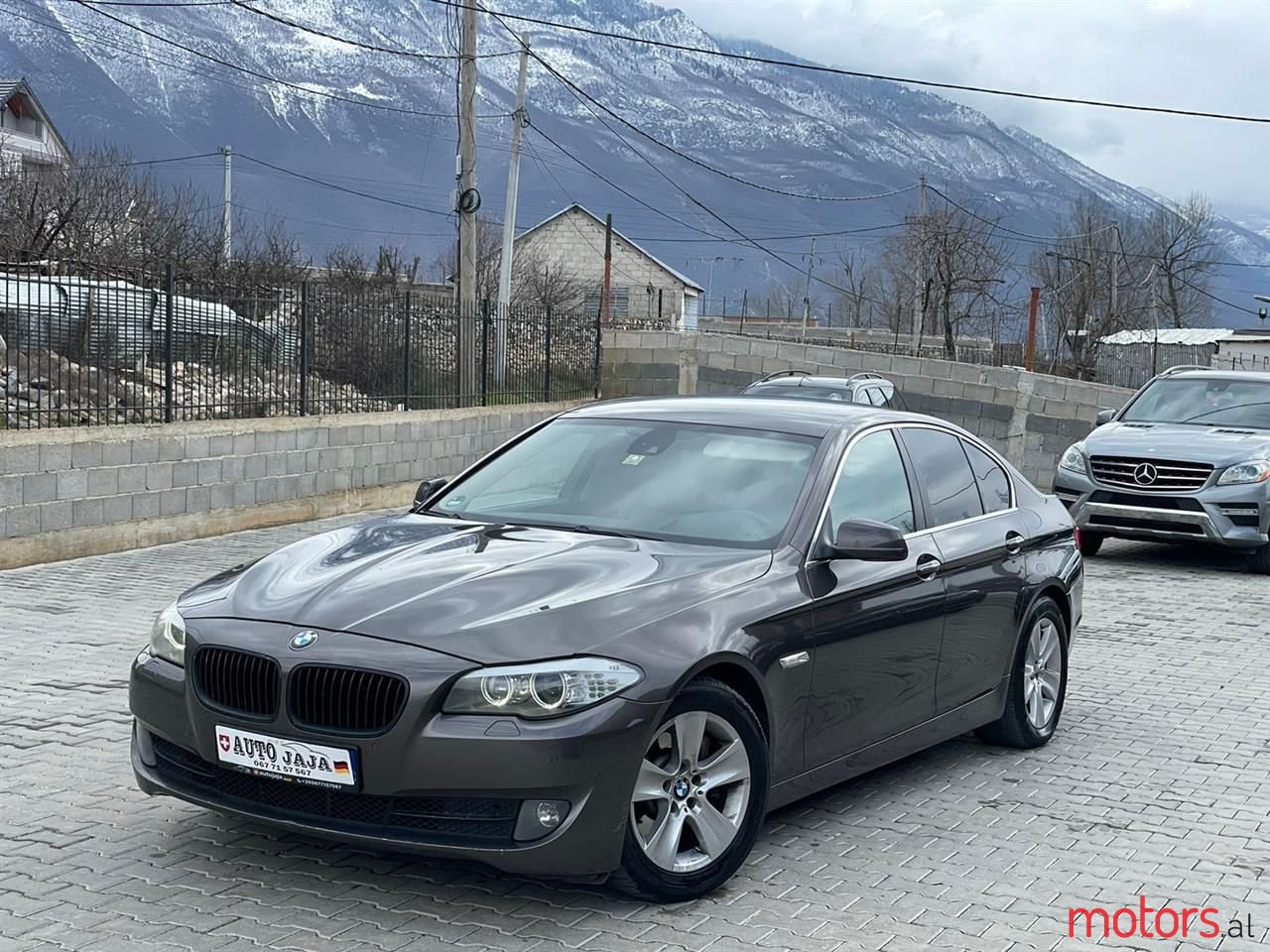 2011' BMW 530 photo #2