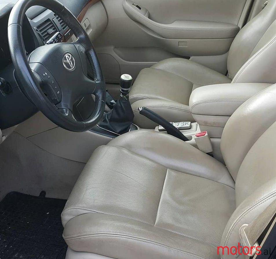 2005' Toyota Avensis photo #1