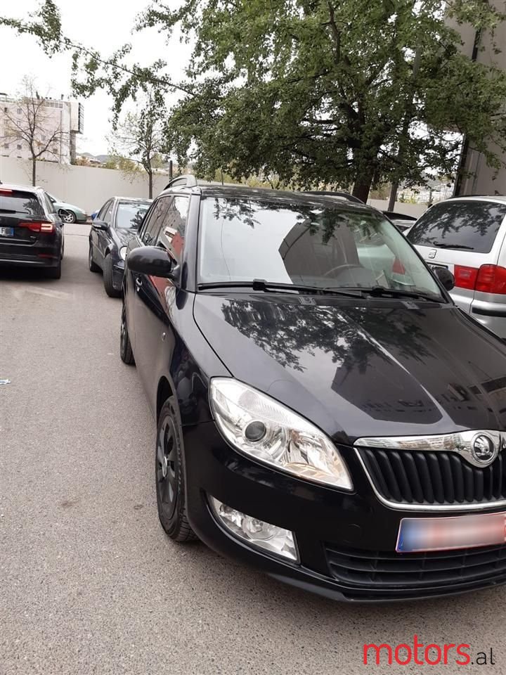 2014' Skoda Fabia photo #2