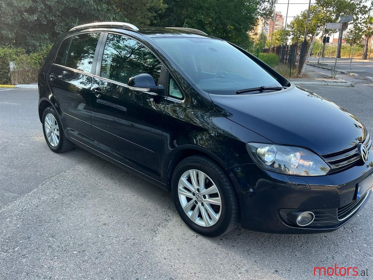 2011' Volkswagen Golf Plus photo #5
