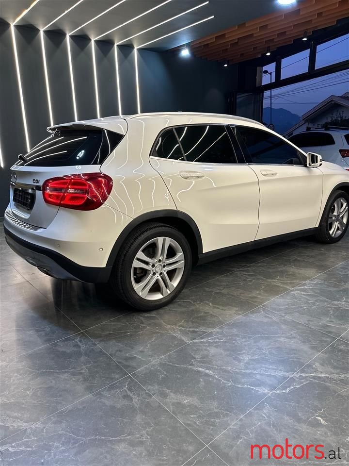 2014' Mercedes-Benz GLA 200 photo #5