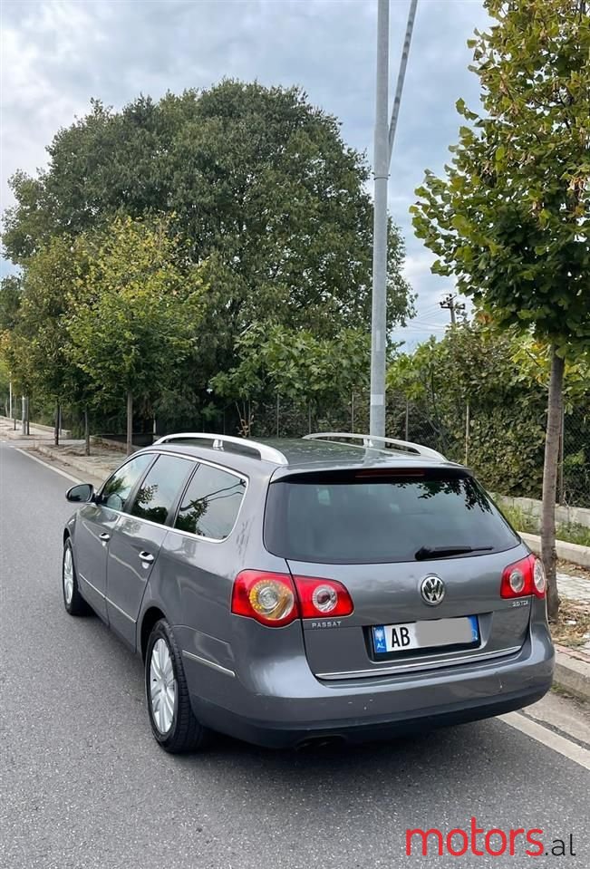 2007' Volkswagen Passat photo #5