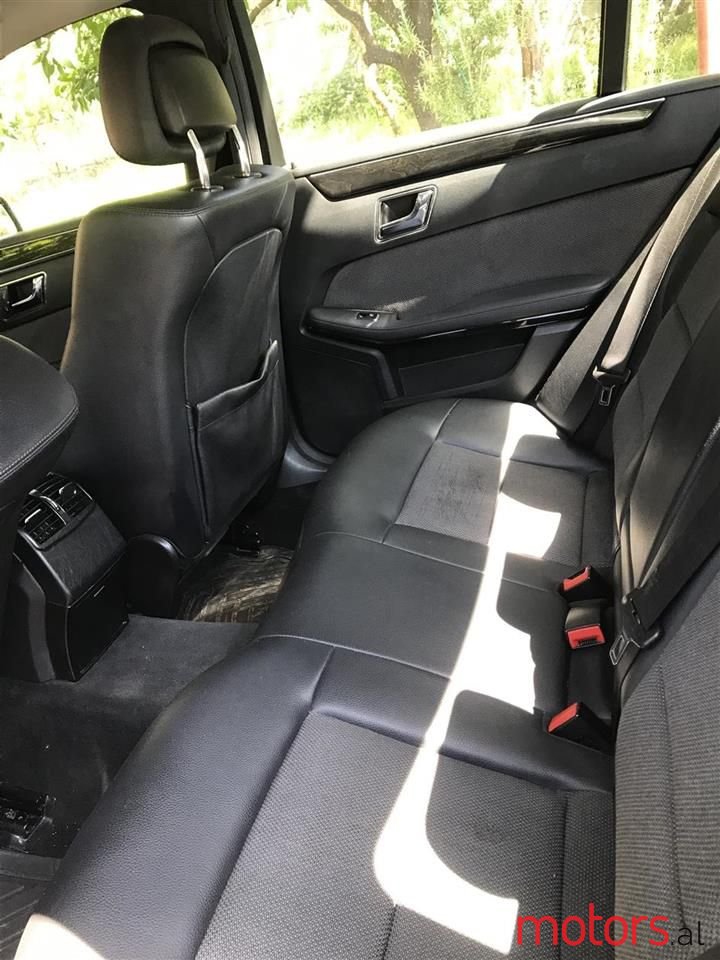 2010' Mercedes-Benz E 220 photo #3