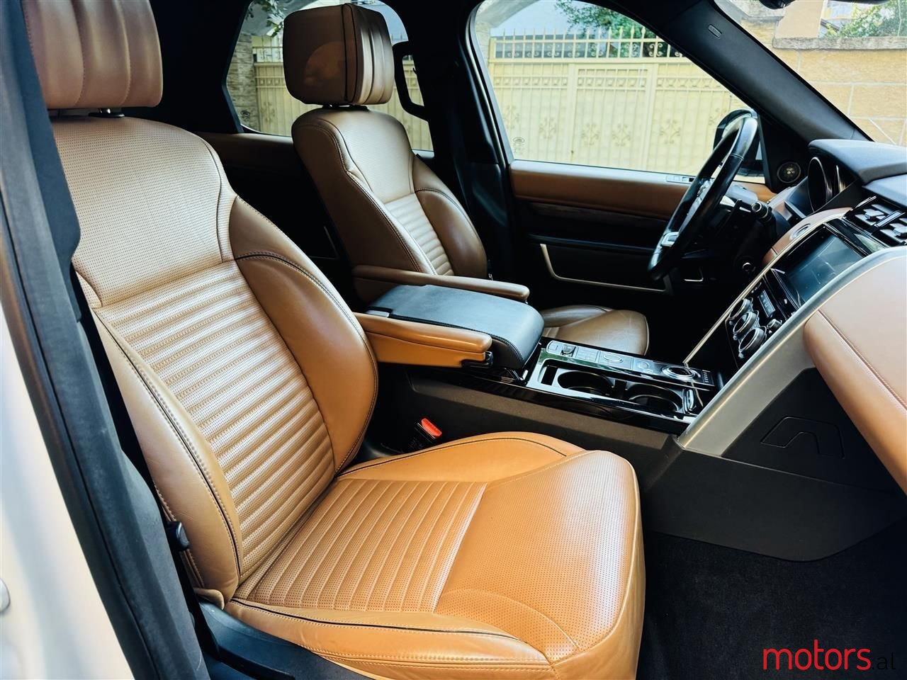 2017' Land Rover Discovery photo #4