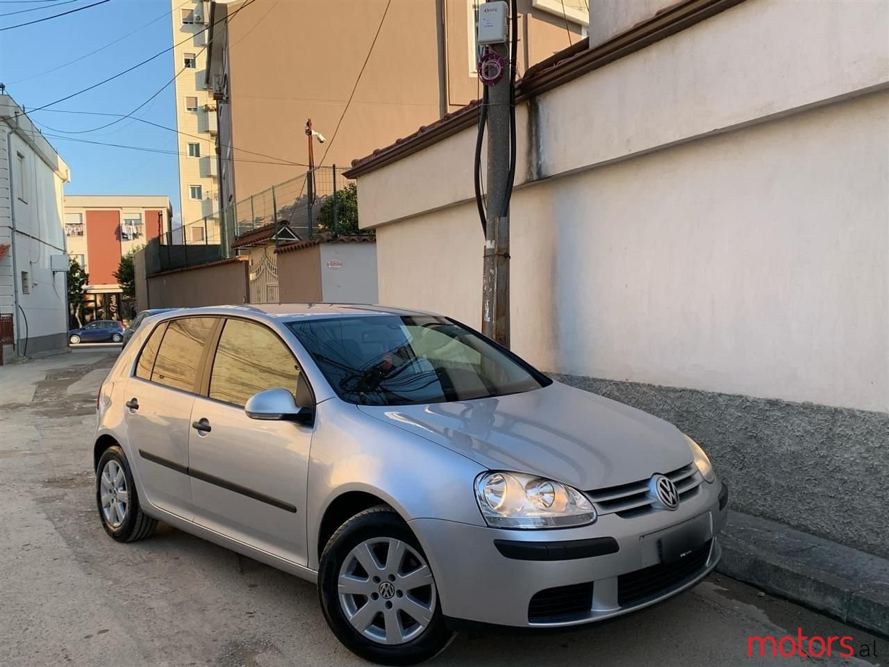 2004' Volkswagen Golf photo #2