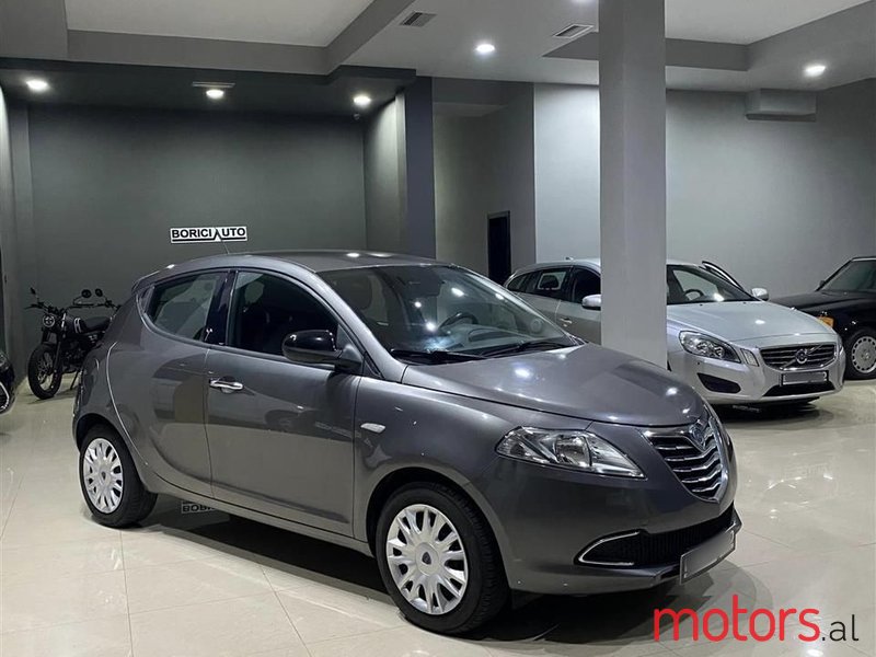 2012' Lancia Ypsilon photo #3